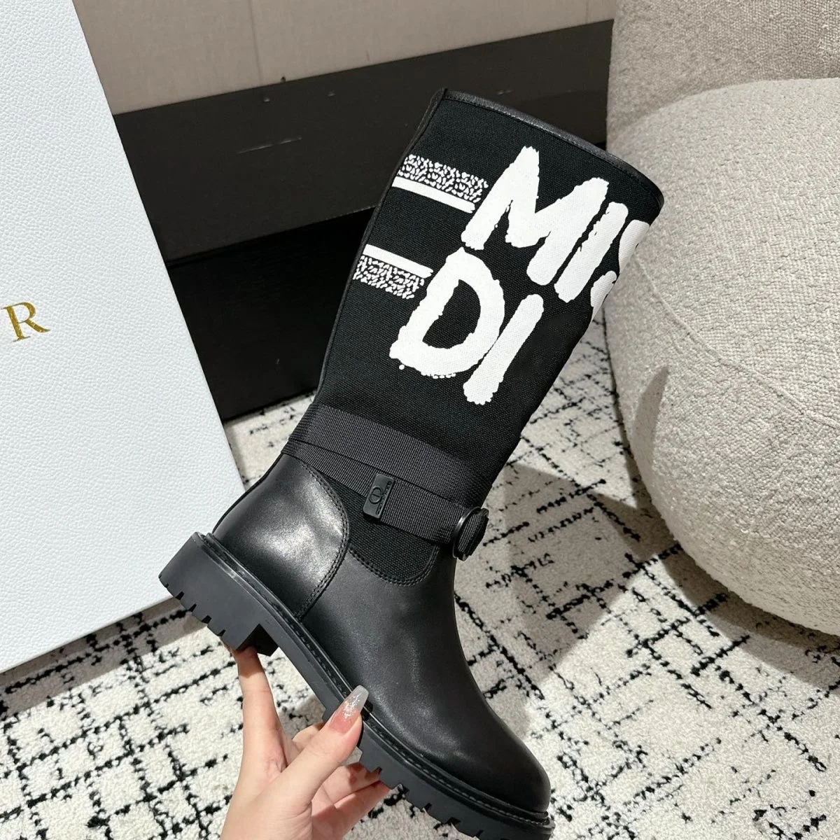 Stivali al ginocchio patchwork ricamati per donna 2025 Nuovo stile Stivali da cavaliere alti con punta tonda, tacco spesso e dimagranti