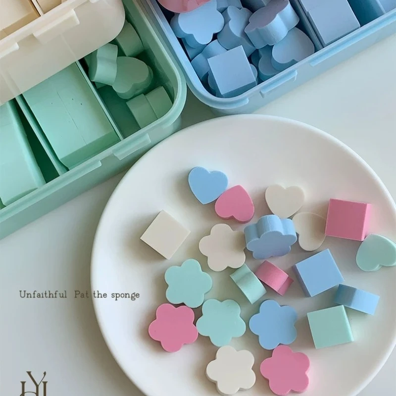 60 Peças/Caixa Esponjas Quadradas para Unhas com Design Floral e de Amor, Pincéis de Unha para Efeito Degradê, Ferramentas DIY para Manicure com Esmal