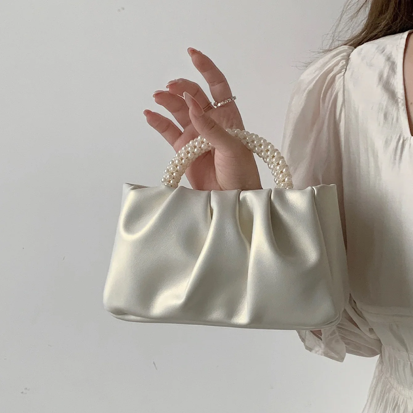 Luxury Evening Purse Women Small Pearl Handbags Soft Leather Ruched Bag Wedding Bridal Clutch Party Prom Crossbody Purse