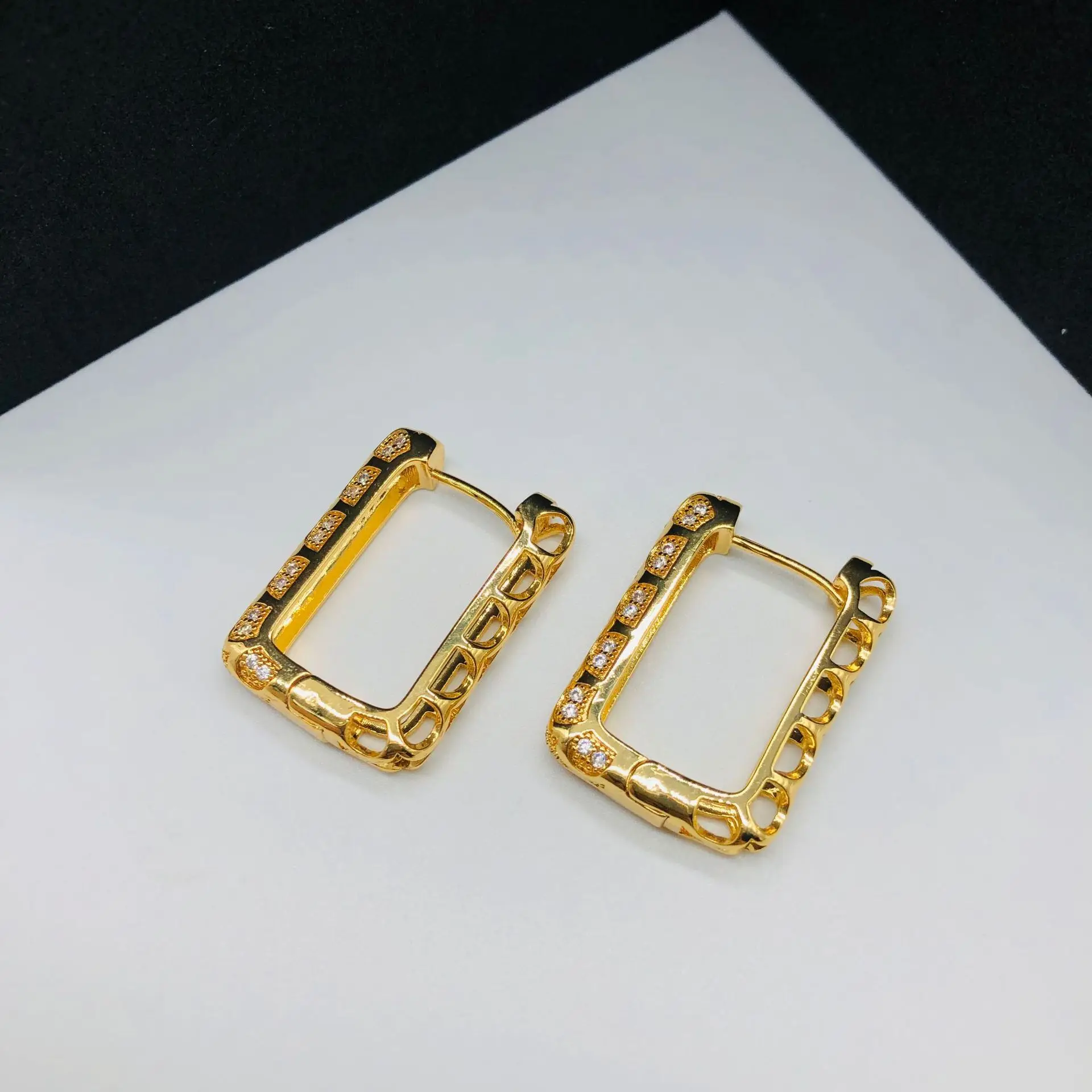 

Copper-plated 18K real gold niche design square earrings noble and noble temperament celebrity style bar banquet ins