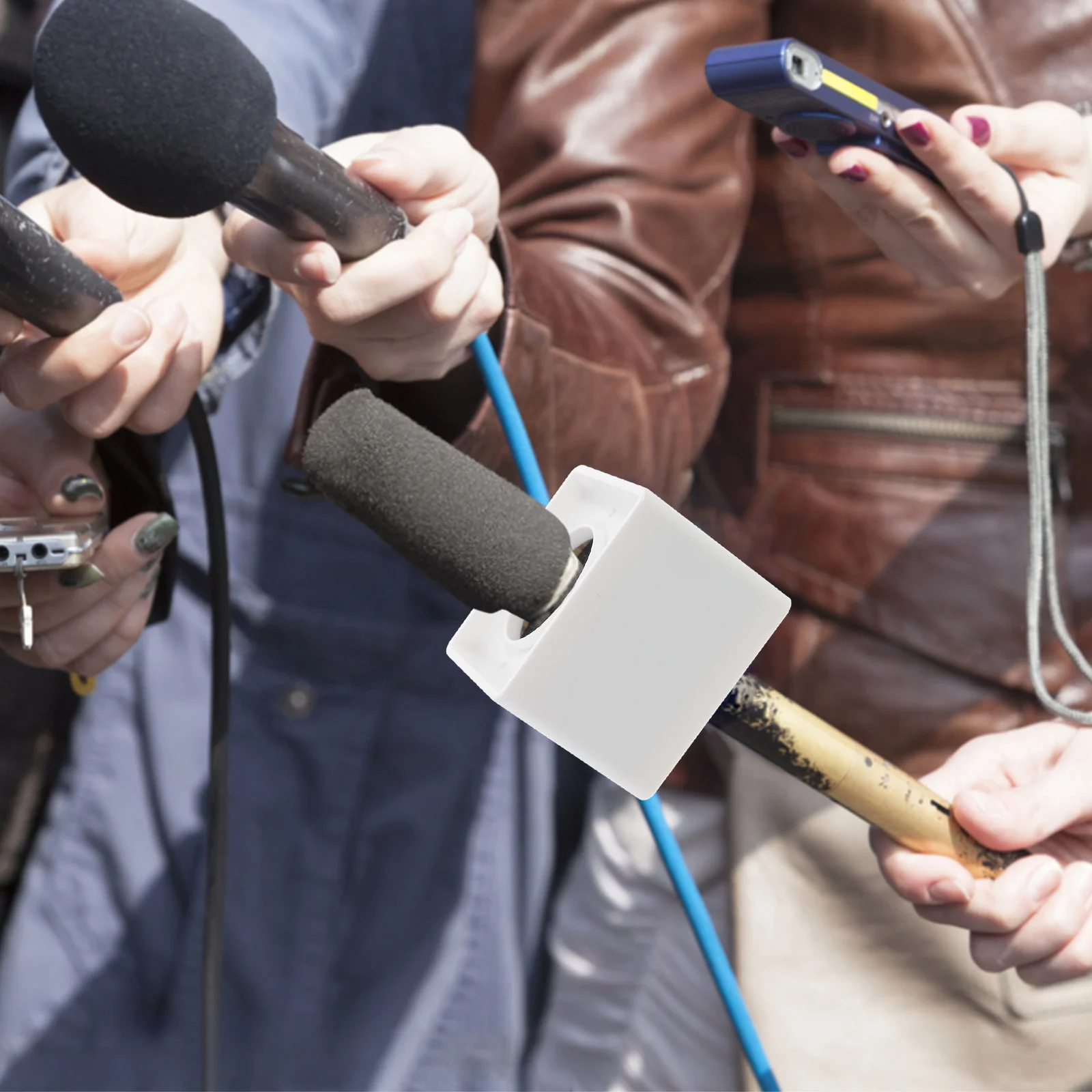 

6pcs Mic Holder Microphone Logo Cube Station Interview Branding Durable For Conference Room Broadcast Studio Use Mic Flag