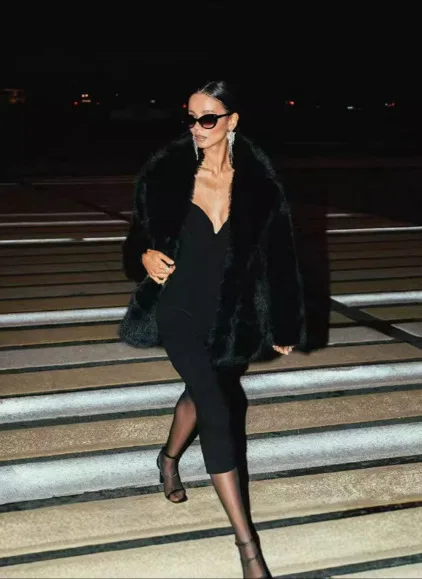 Thick faux fur and fox fur coats for autumn and winter, women's overcoats, mid-length and fashionable fur for the elderly