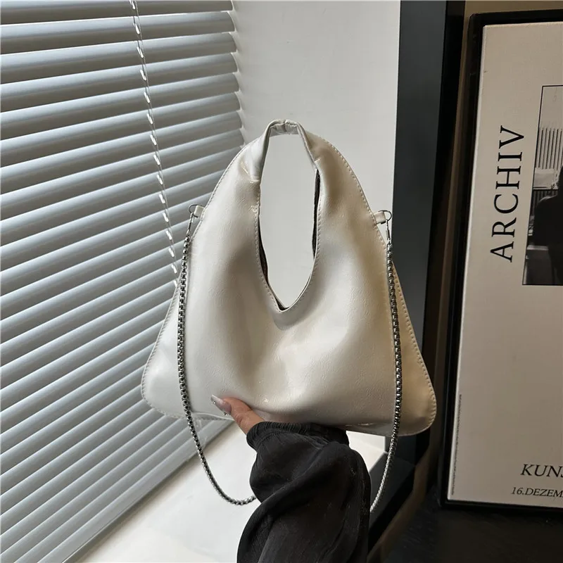 

2025 Новая модная и красивая простая треугольная сумка-цепочка, персонализированная сумка через плечо Ins