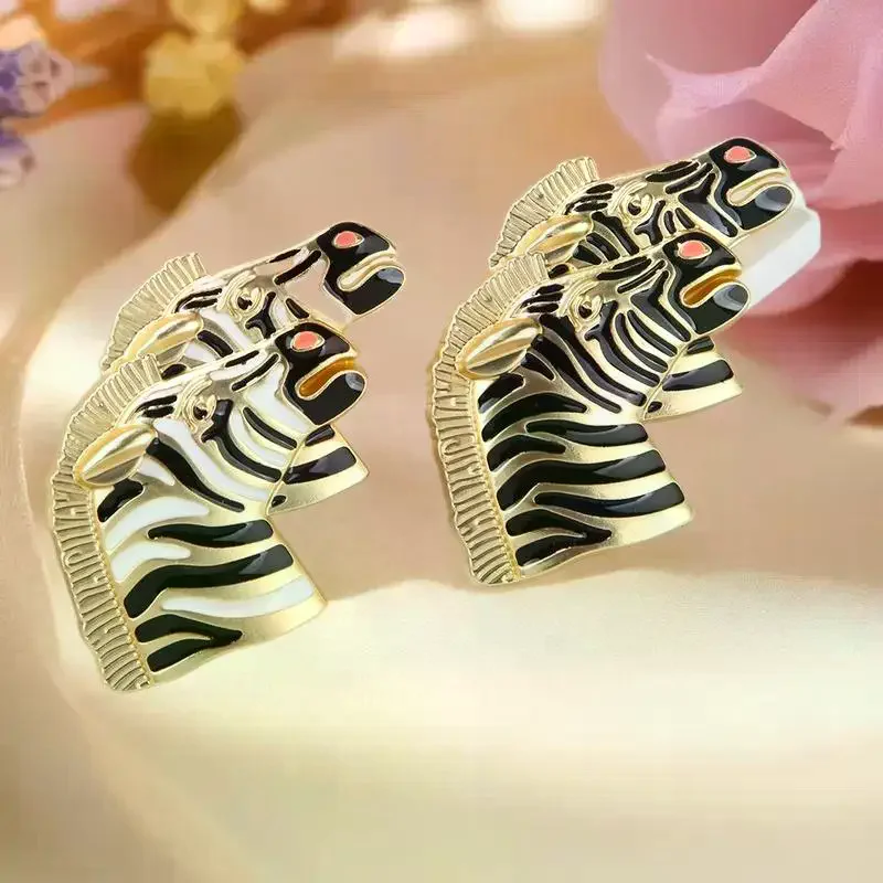 1PCS Vintage Enamel Animal Zebra Head Brooch For Women Clothing Coat Accessories Gifts
