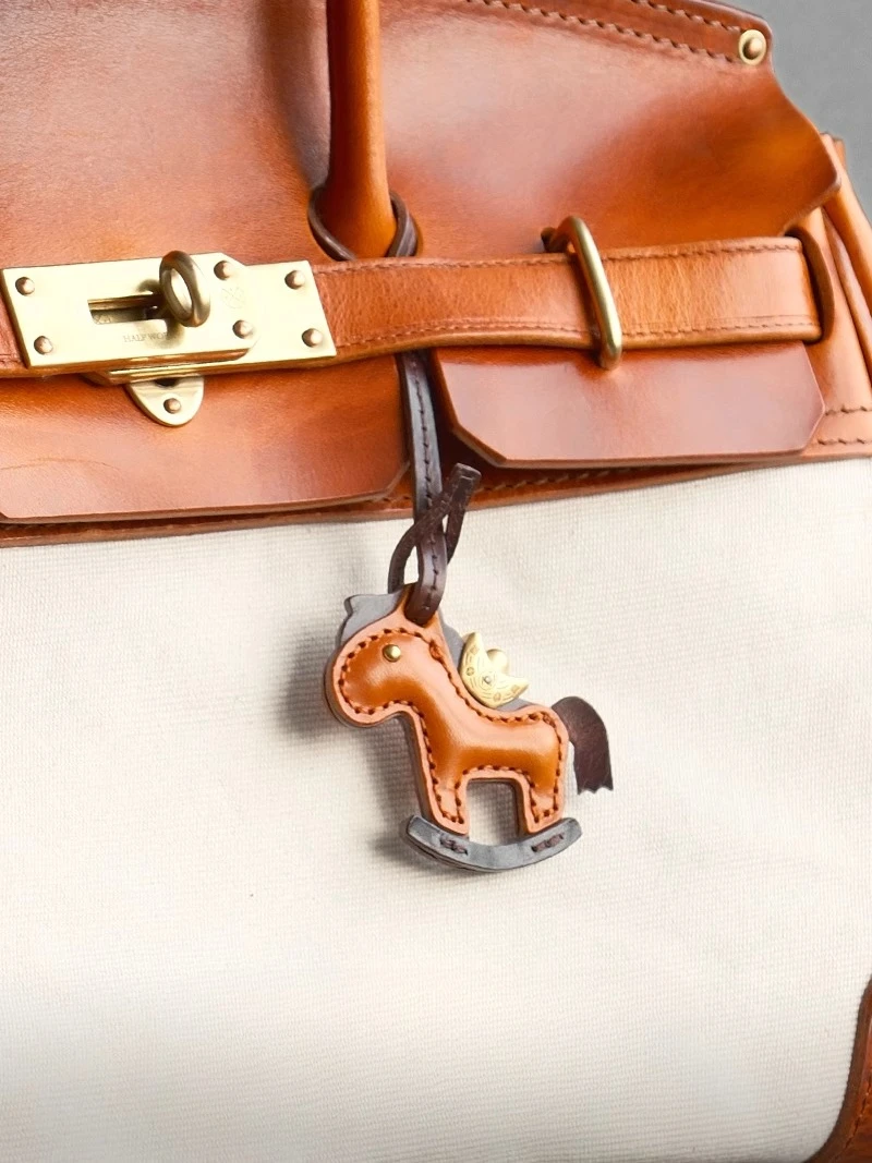 

The top layer pony-shaped cowhide pendant car interior pendant,bag pendant leather handmade bag decoration cute and beautiful
