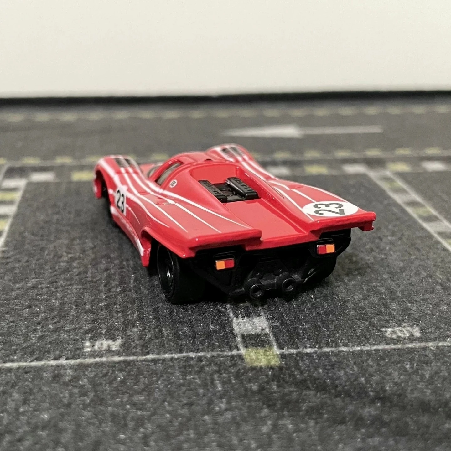 ホットウィール プレミアム ダイキャストカーモデル 1:64スケール フェラーリ ポルシェ 917KH コレクタブルメタルビークルトイ サーキットレジェンドファン向け