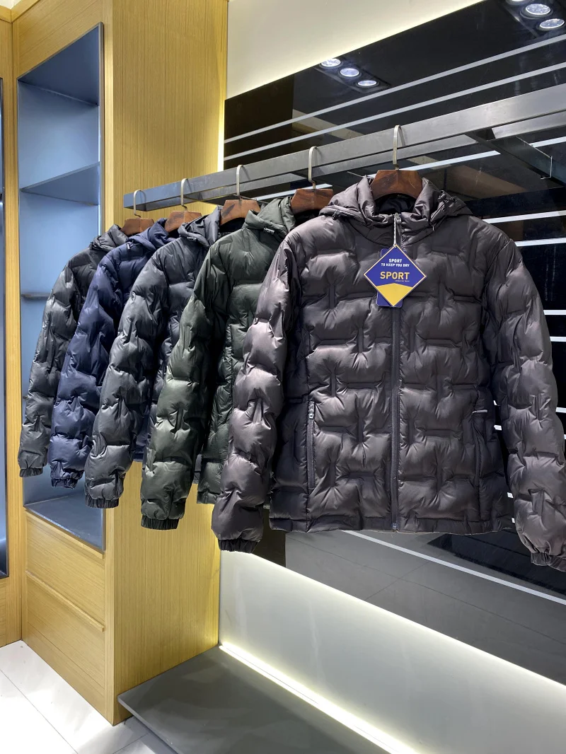 معطف Jaet خفيف الوزن عالي الجودة للرجال في الهواء الطلق مبطن بالقطن مزين بسحاب من نسيج النايلون بغطاء للرأس ومضمون للدفء