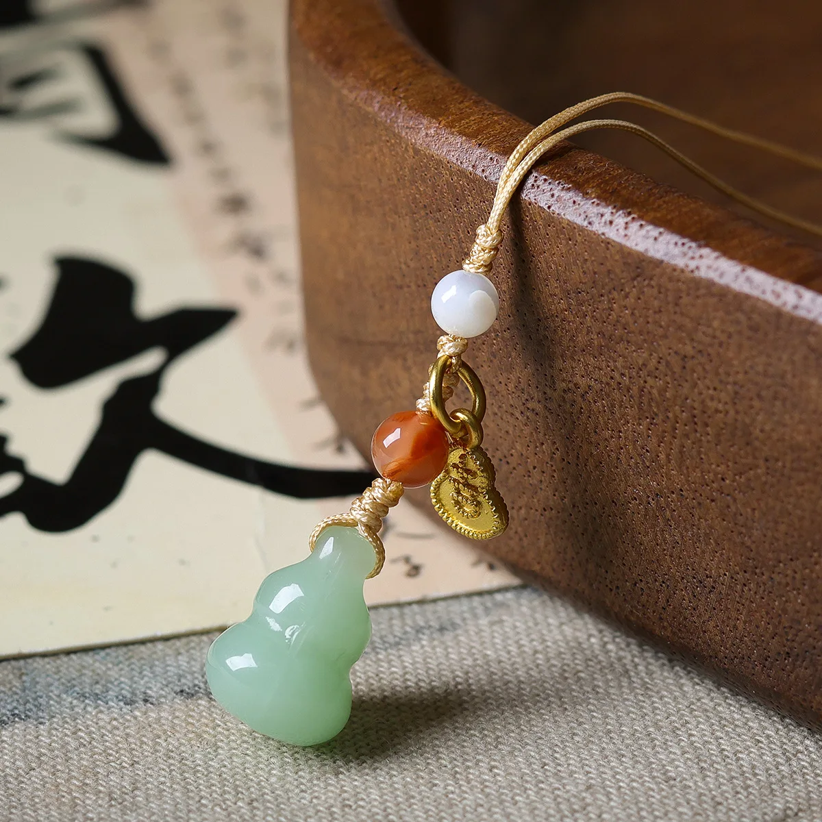 

Jade Gourd Phone Chain Pendant Glass Phone Lanyard for Men and Women Exquisite Bag Hanging Ornament Gifts