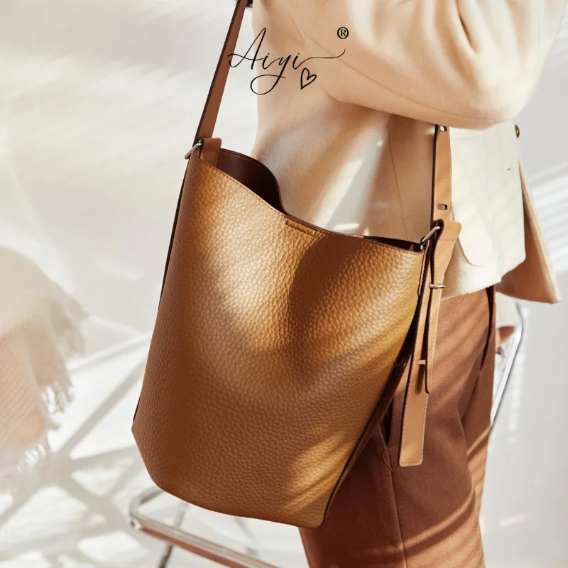 

Practical Ladies Handbag Large Capacity PU Leather Tote Bag with Multiple Compartments Perfect for Work Travel and Shopping