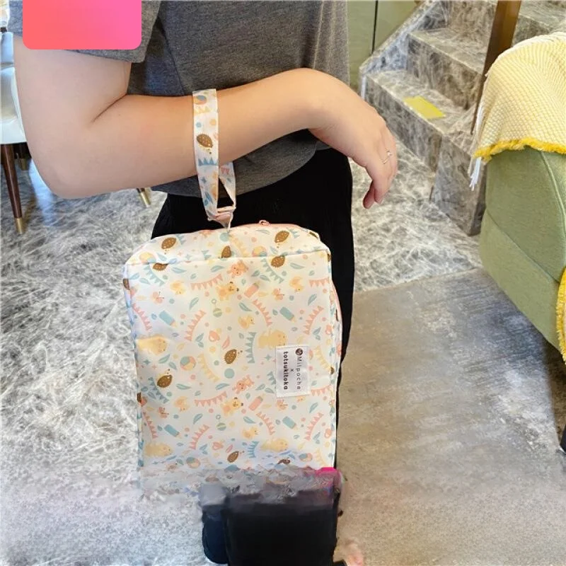 bolsa-de-fraldas-portatil-impermeavel-para-bebes-bolsa-suspensa-para-armazenamento-ao-ar-livre-de-roupas-e-fraldas-essencial-para-viagens-marca-coreana
