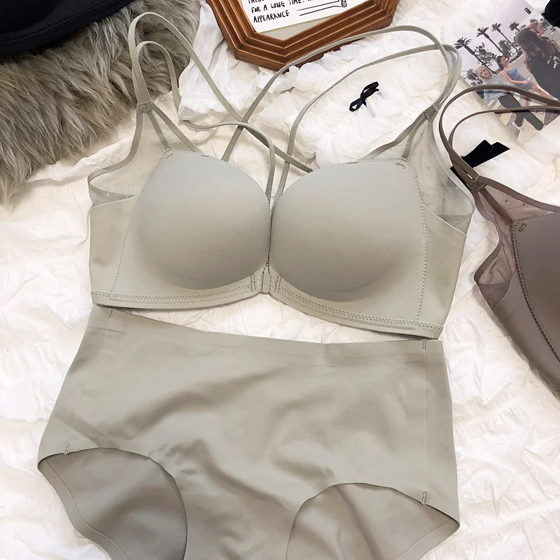 

Sexy small breasts gathered on the thin under the thick underwear set bra simple wirefree beautiful back front buckle lingerie