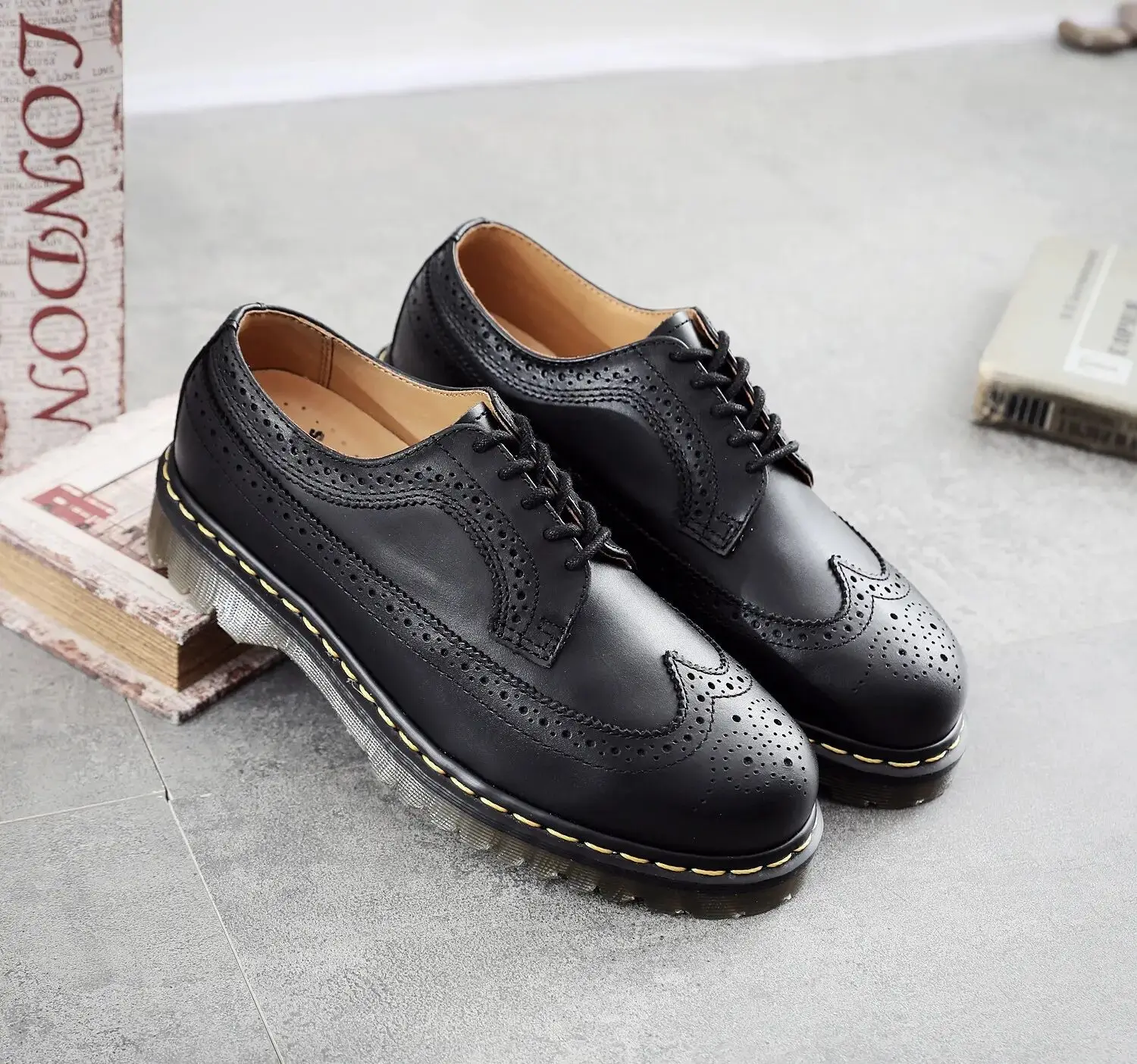 2024 Genuine Leather Men Martin Shoes Luxury Brand Big Size Women Designer Shoes Casual Shoes Lace Up High Quality Formal Shoes