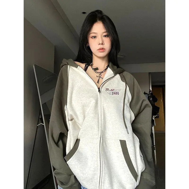 

Large Size 300 Pounds Contrasting Long Sleeved Sweatshirt for Women in Spring and Autumn with a Fat MM Design and American Style