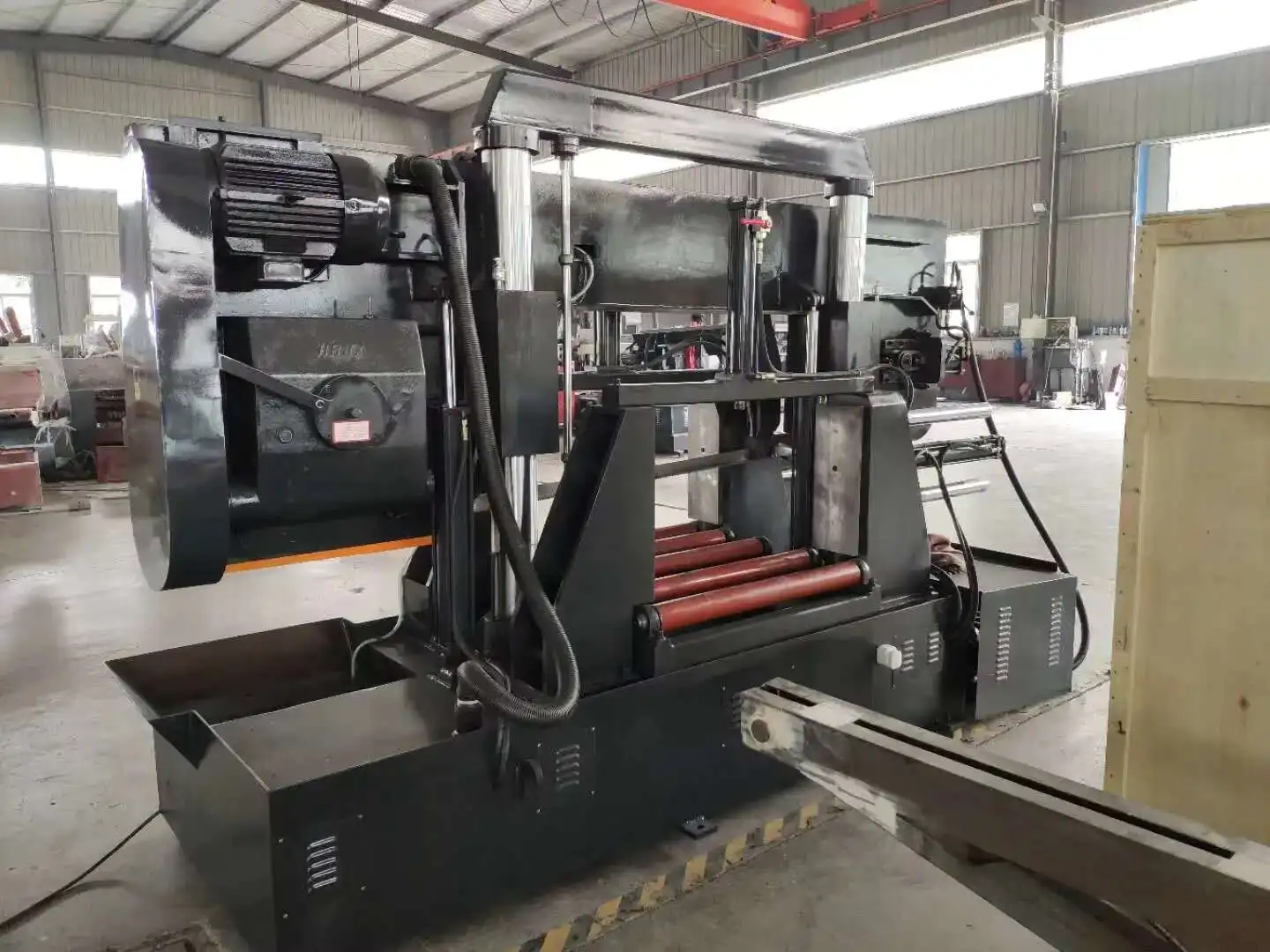 Hot Sale High Precision Semi Automatic Hydraulic Metal Cutting Horizontal Band Saw Hine