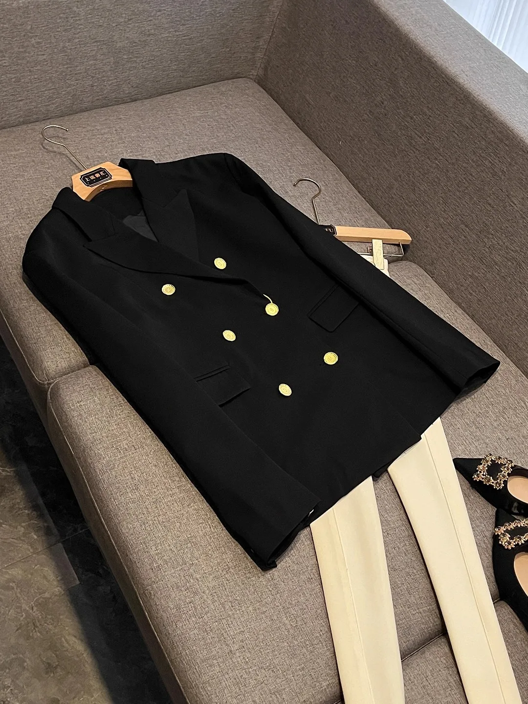 

Новый осенний свободный костюм Bla, женский костюм с золотыми монетами и пуговицами, модный утягивающий топ X625, деталь с цепочкой Cleanfit