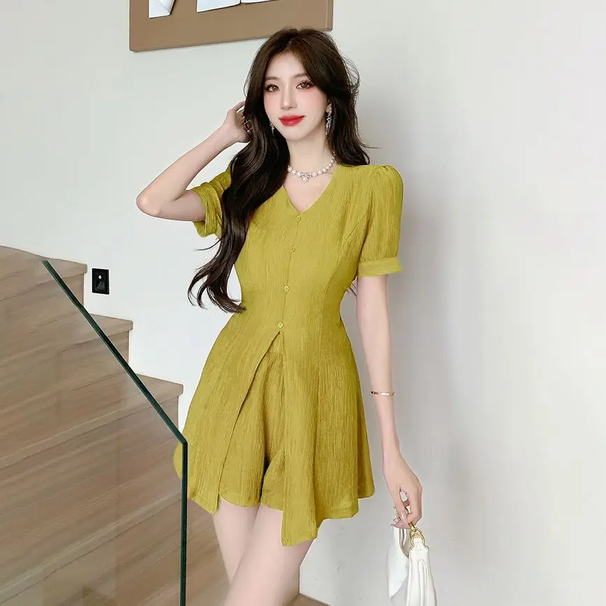 Sommer-Set im französischen Stil, V-Ausschnitt, geteilt, kurzärmelig, Oberteil, hohe Taille, schmale Shorts, zweiteiliges Outfit