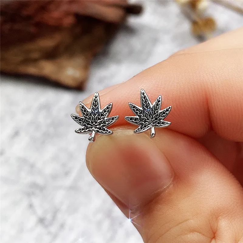 Elegant European and American Design, Retro and Blackened Craftsmanship, Maple Leaf Earrings, Niche Design, Jewelry Accessories