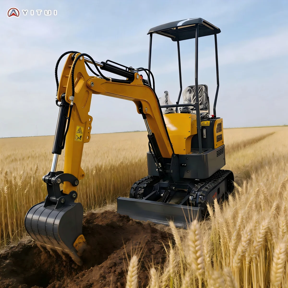 

1.2 Tons Of Small Excavators Customized Made Household Mini Excavators Fuel Efficient And Energy Saving With Cab Installed