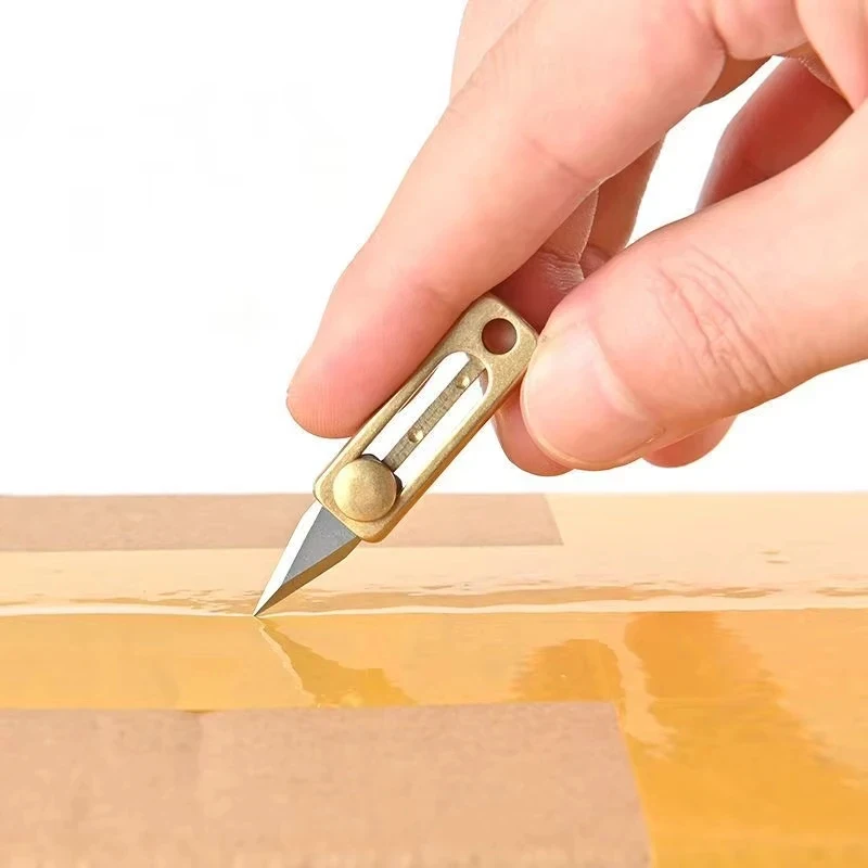 Mini Faca de Latão para Chaveiro, Ornamento Portátil EDC, Cortador de Caixas, Ferramentas para Acampamento ao Ar Livre, Chaveiro com Faca de Bolso Portátil