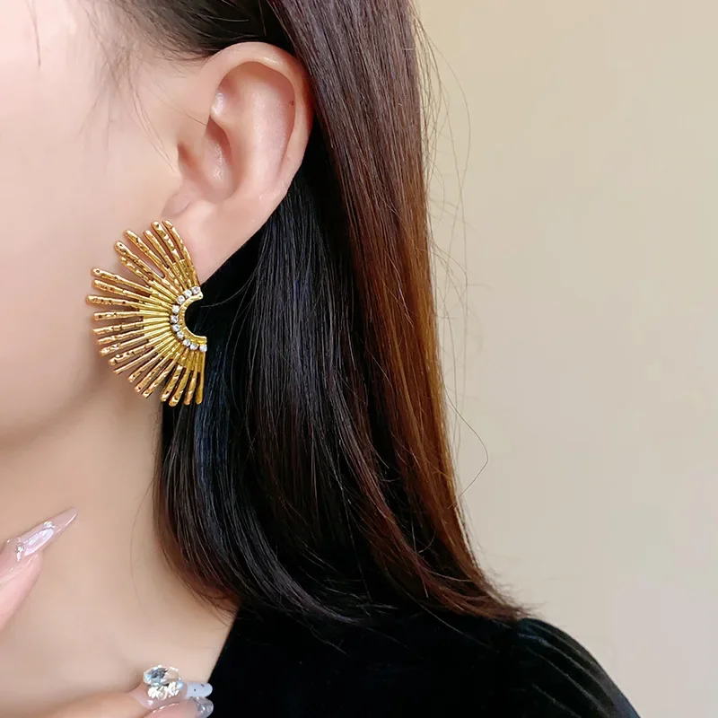Inlaid Rhinestone Fan-shaped Wing Hollow Earrings for Women Exaggerated Stud  Earrings Light Luxury and High-end Wedding Jewelry