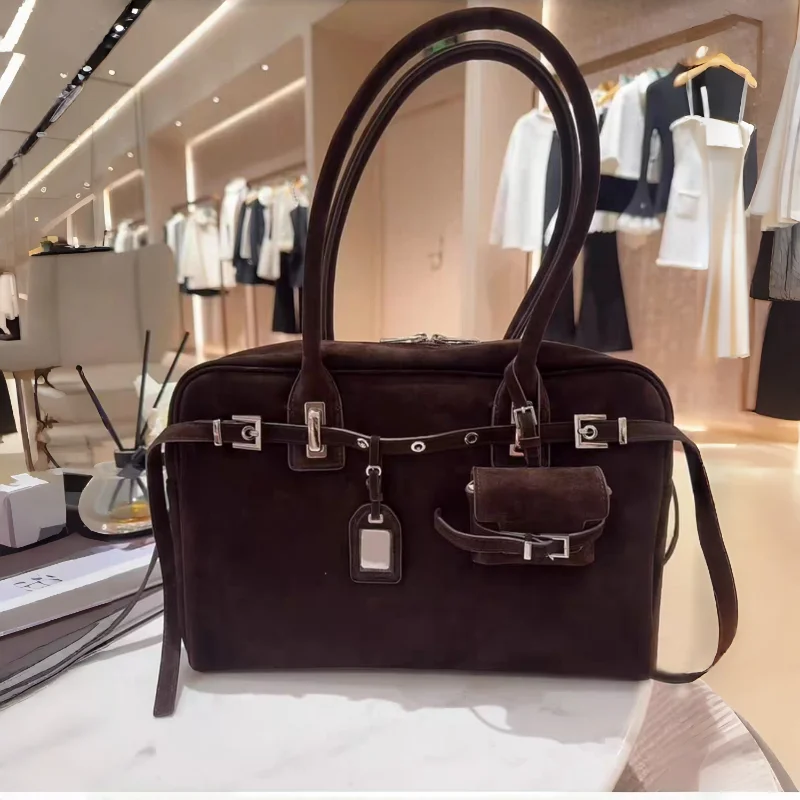 

Suede Suede Handbag Belt Buckle Design Women's Brand Luxury Armpit Bag With Pendant Large Capacity Double Zipper Shoulder Bag
