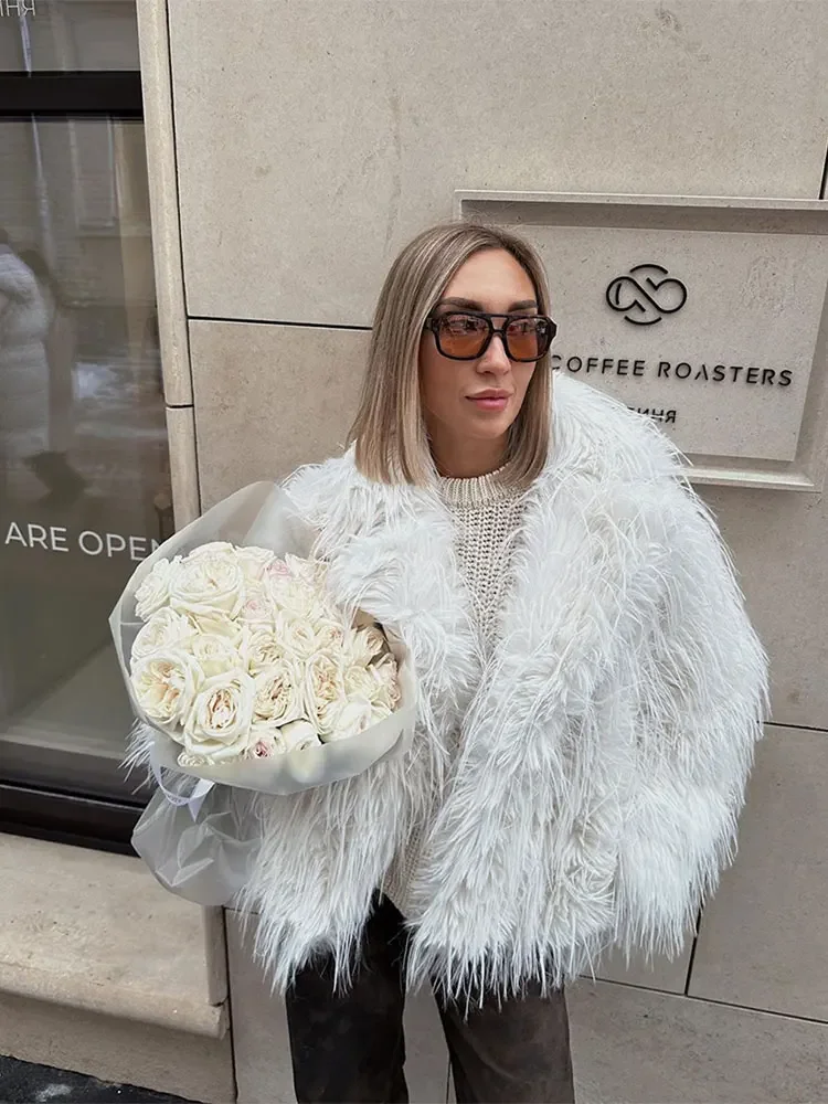 Abrigos de piel sintética con borlas para mujer, chaqueta gruesa y cálida de manga larga con solapa, ropa de calle elegante para invierno, color blanco, 2024