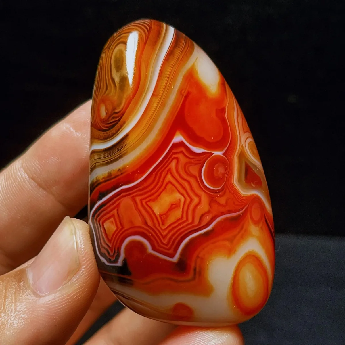 Natural Texture Banded Agate Worry Stone, Translucent Beauty, Tumbled Polished, Crystal Display, Table Display, Desk Decor