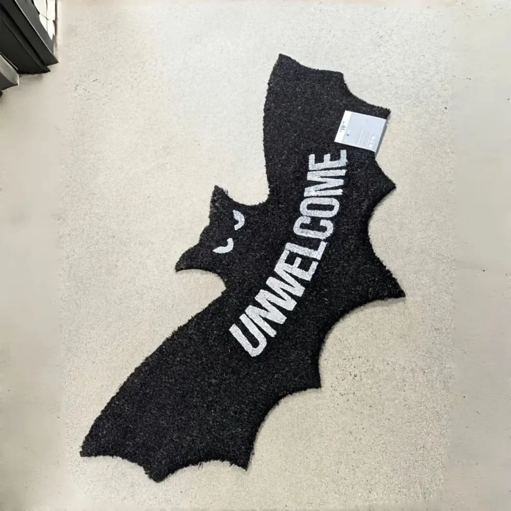 VIKAMA Halloween Black Bat Gothic Doormat غير قابل للانزلاق، قابل للغسل، مقاوم للبقع، مقاوم للغبار، حصيرة تزيين ترحيب،