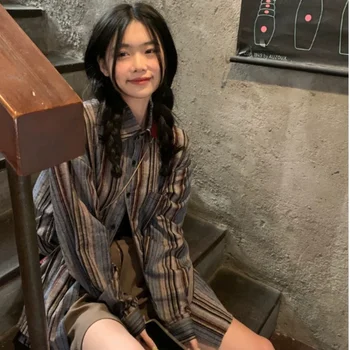 일본 빈티지 스트라이프 긴 소매 셔츠 여성 봄 2024 새로운 유휴 스타일 루즈핏 중간 길이 커플 탑