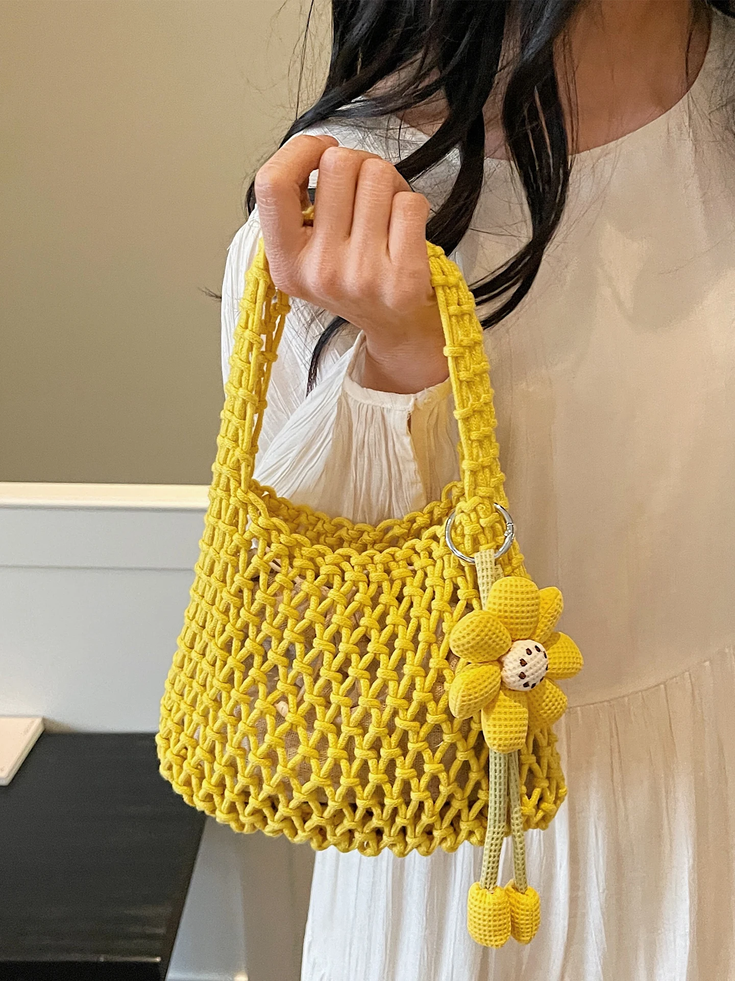 

Handwoven Bucket Bag Women's 2026 New Spring Summer Hollow out Handheld Beach Vacation Super Popular Good Looking Casual Simp...