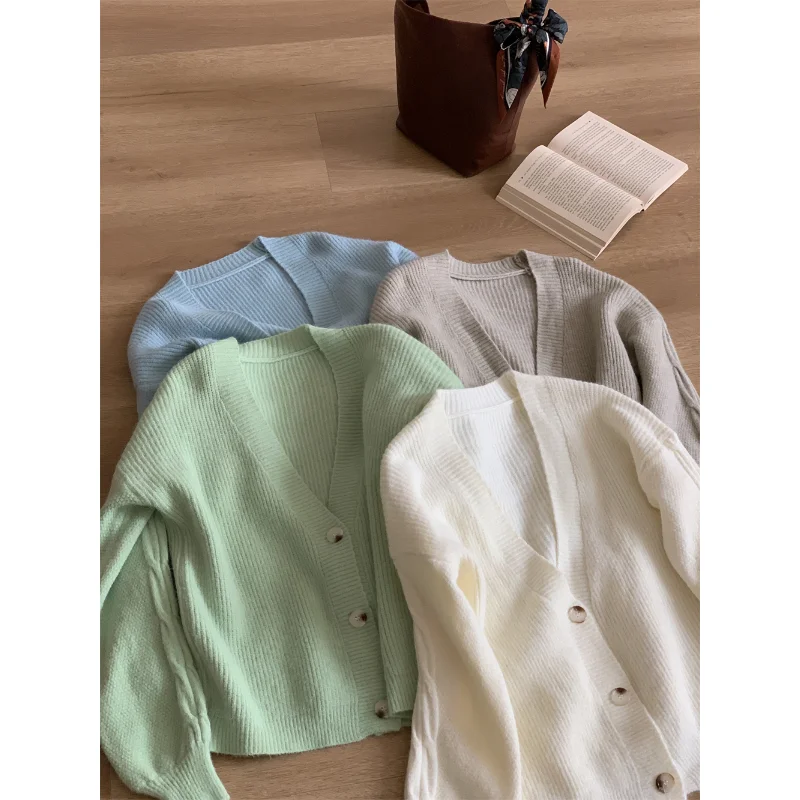 سترة صوفية محبوكة طويلة ناعمة من Thiened بأربع طبقات مع تفاصيل أزرار للنساء