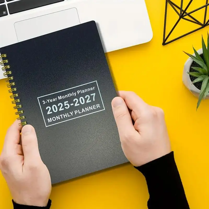 2025-2027 مخطط شهري دفتر مخطط يومي جدول الأعمال دفتر التاريخ للمدرسة كلية الأعمال المنزل مكتب العمل التنظيم اليومي