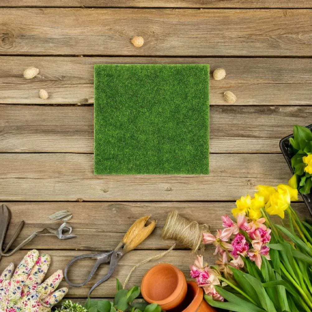 15Pcs Artificial Green Grass 15x15cm Versatile Faux Moss for Craft Fake Green Plants Indoor Outdoor Use Balcony Grass Pad Dog