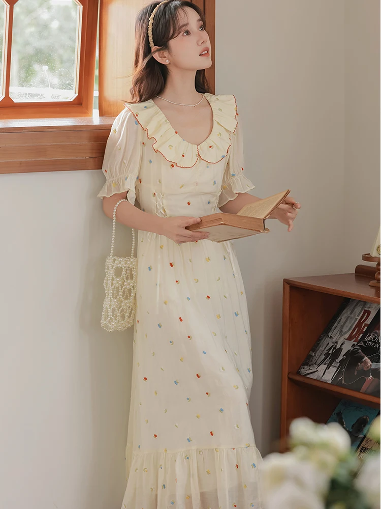 فستان صيفي مطرز بالزهور وأكمام منتفخة مكشكش وياقة الدمية فستان نسائي بوهو أنيق فاخر 2025 فستان سهرة كوري ضيق