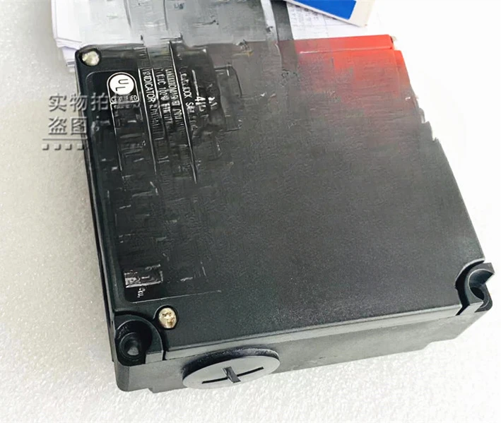 

D4NL-4GFG-B4 D4NL Series Safety Door Switch D4NL-4GFG-B4 Spot