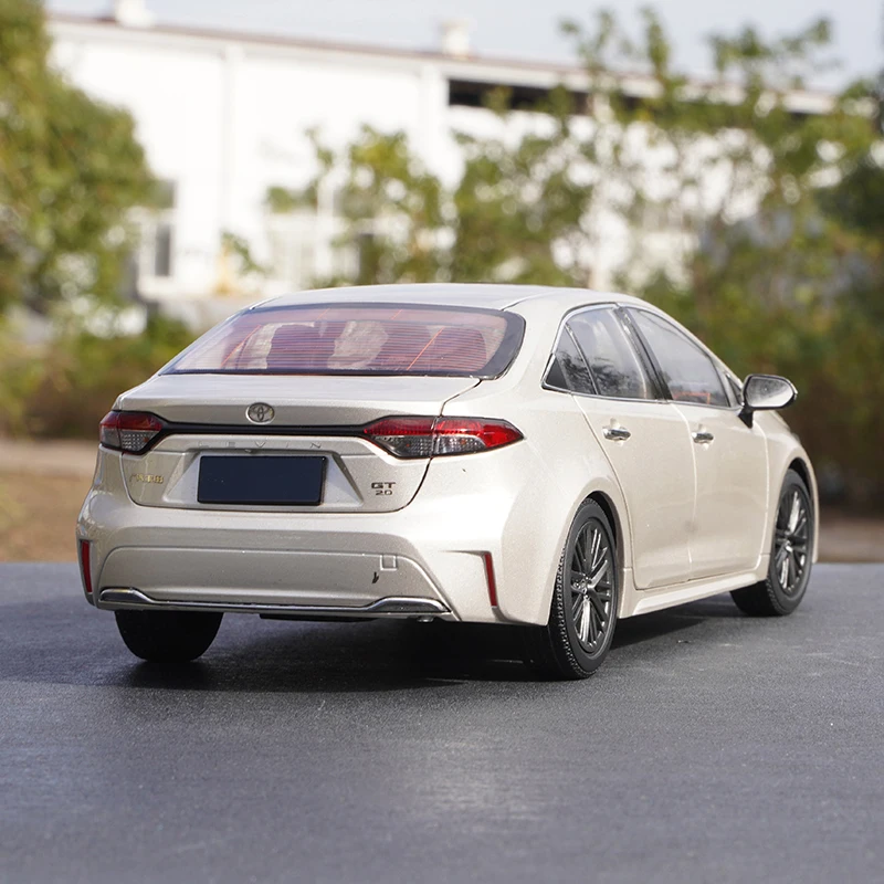 موديل سيارة من سبيكة الصب على شكل قوالب من GAC Toyota Lingshang ، مجموعة ألعاب الديكور ، مقياس 1:18 ، 2021