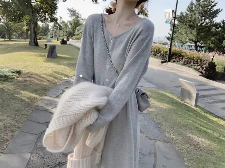 Wearing for Autumn Winter 2024 French Retro Light Mature Single breasted Knitted Dress