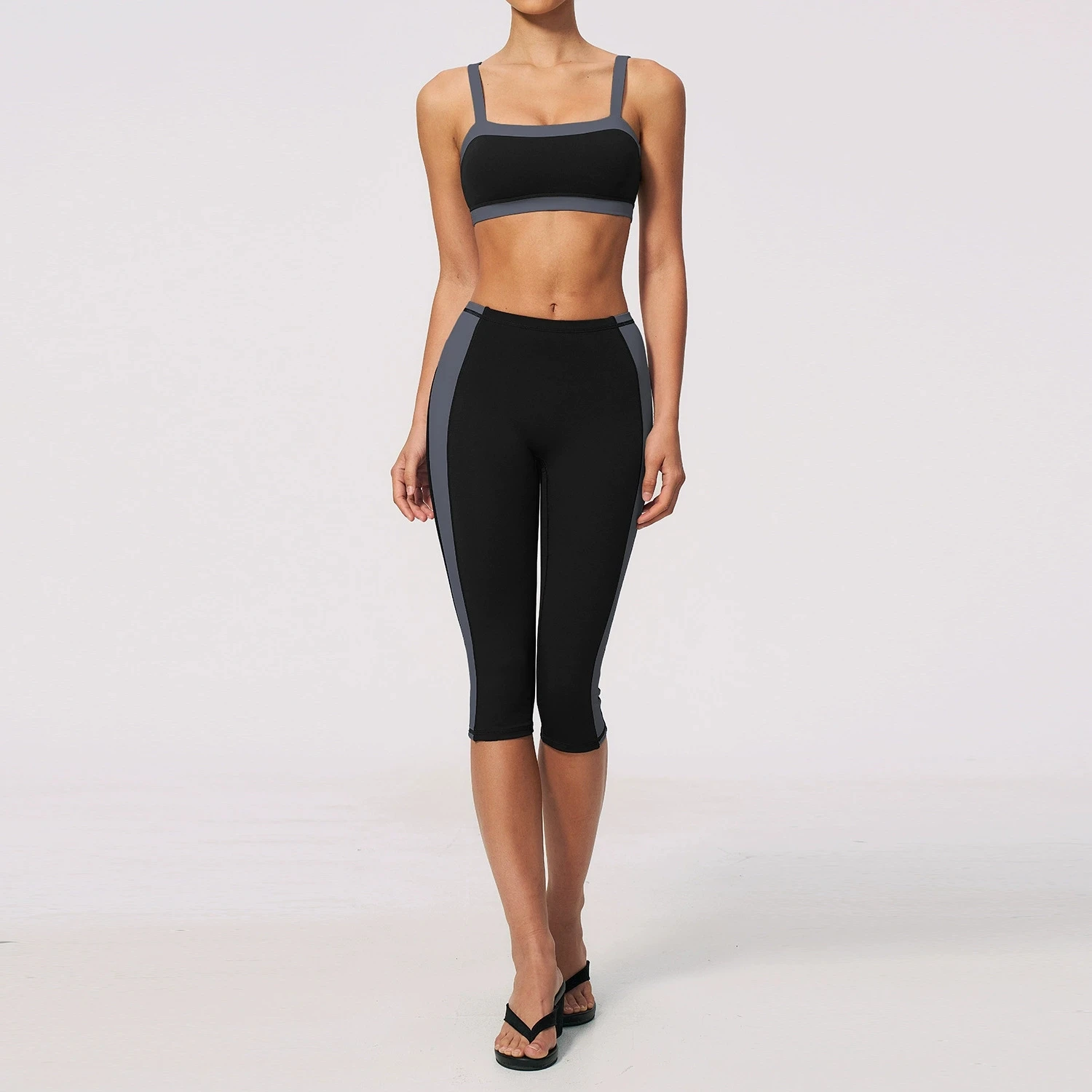 Black Sports Bra and Leggings Set Women’s black sports bra and high-waisted fitness leggings set, shown from the front