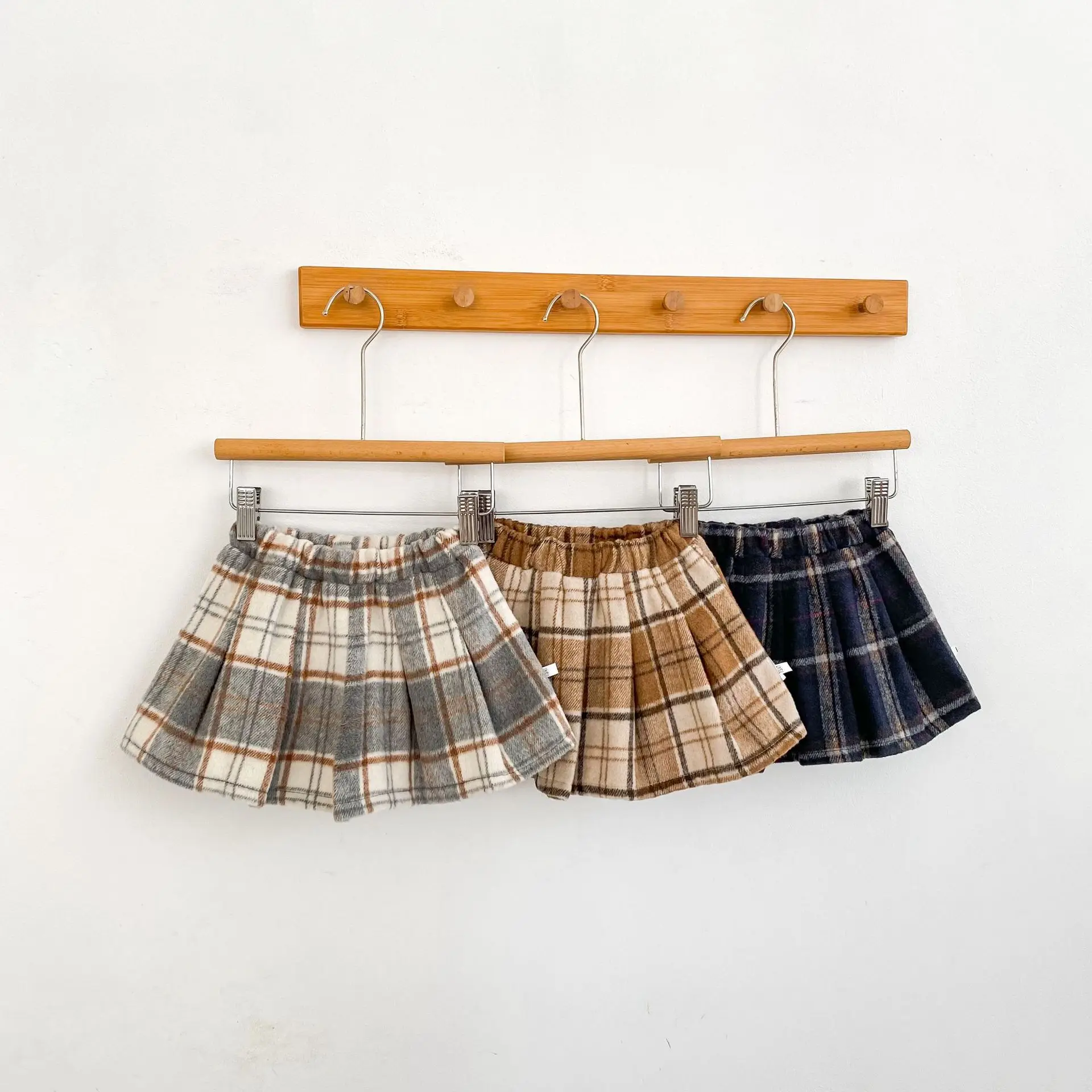 2026 Herbst Süßer Stil Kinderrock Karierter Plissee-Rock mit Elastikbund für 6M-4J Mädchen Vielseitiges Kinderkleid – Detail 4