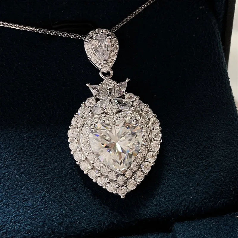 Temperament Moissanite PT950 Platinum 5 Carat Luxury Love Heart Pendant Necklace for Women, versatile all-match ornament