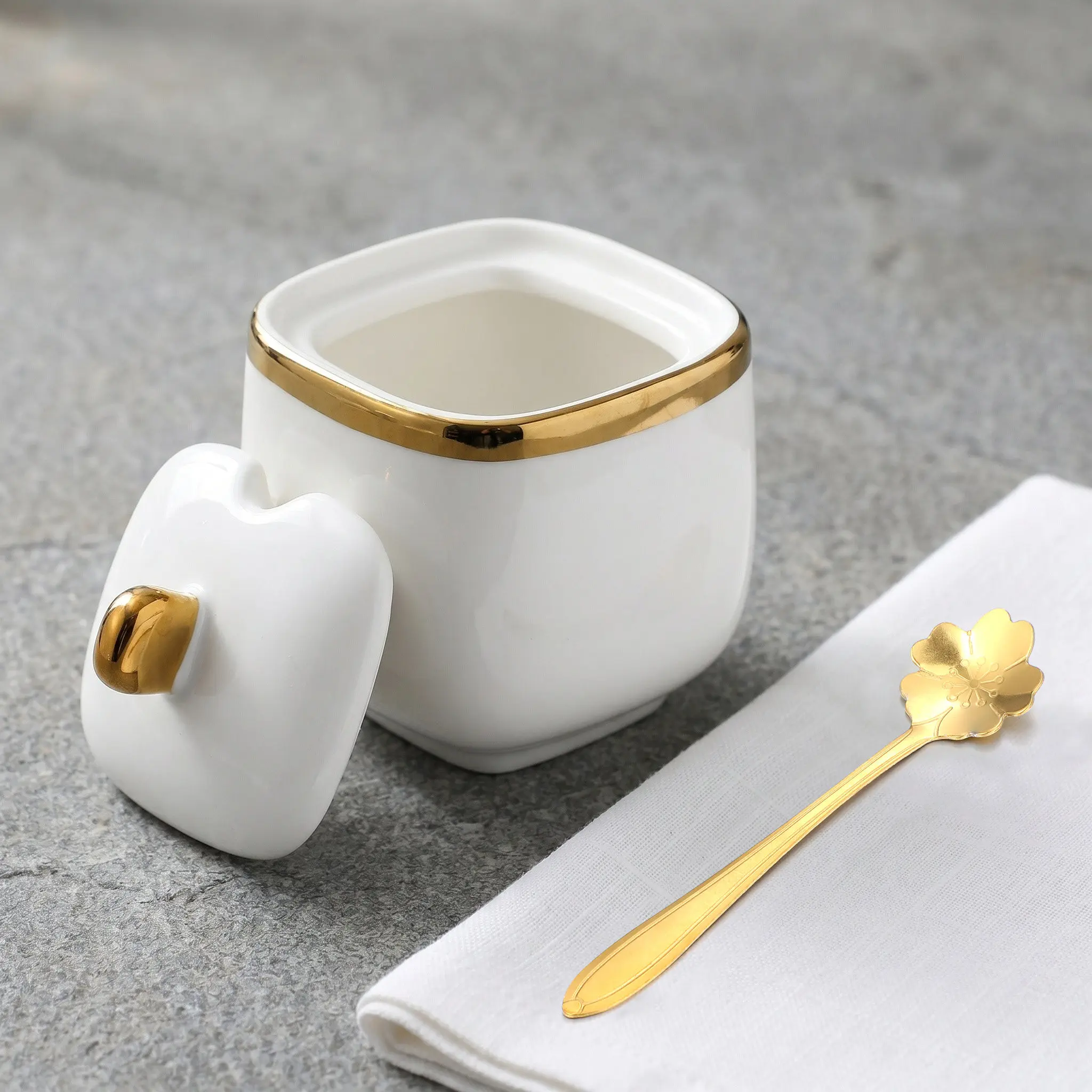 Ceramic spice bottle for restaurant chefs to keep condiment organized with lid and spoon white ceramics 9x9x8cm
