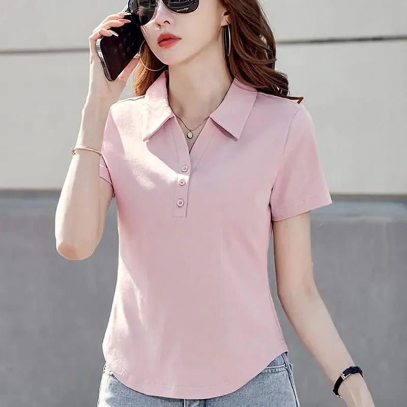 

Женская розовая футболка-поло с коротким рукавом, на пуговицах, приталенная, с закругленным низом, повседневный трикотажный топ для ежедневной носки
