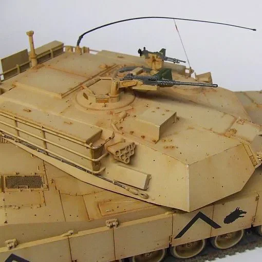 TAMIYA Kit modello serbatoio assemblato 35156 M1A1 carro armato principale modello Abrams 1/35