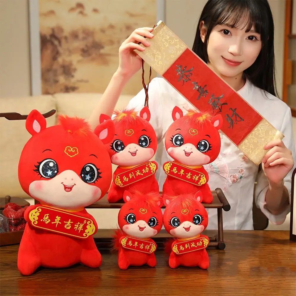 2026 Anno di Cavallo Cavallo Peluche PP Cotone Riempimento Tessuti Ricamati Zodiaco Cavallo Bambola Accogliente Cavallo in Stile Cinese Giocattoli