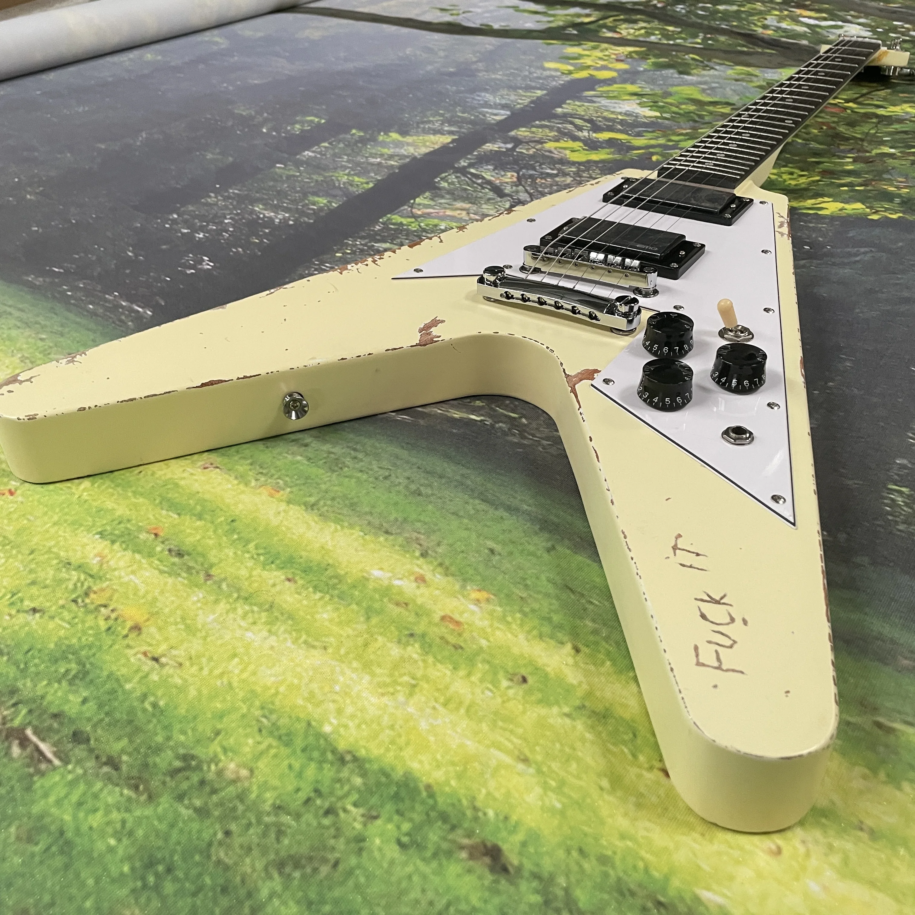 حار بيع البقايا الطائر الخامس القيثارات الكهربائية نسخة يدويا روزوود فريتس جيتار عالي الجودة