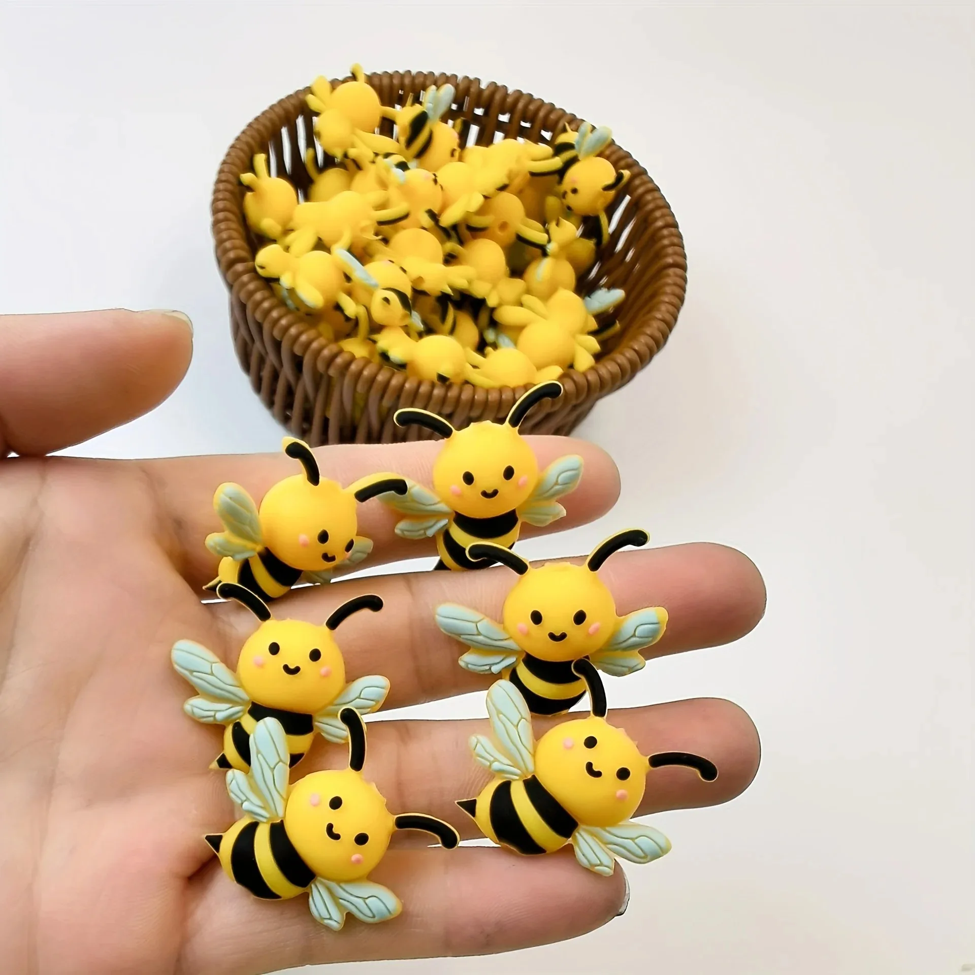 Silicone Focal Theme 3D Bee Spacer Character Beads For Jewelry Making DIY Creative Special Beaded Pens Decors Keychain