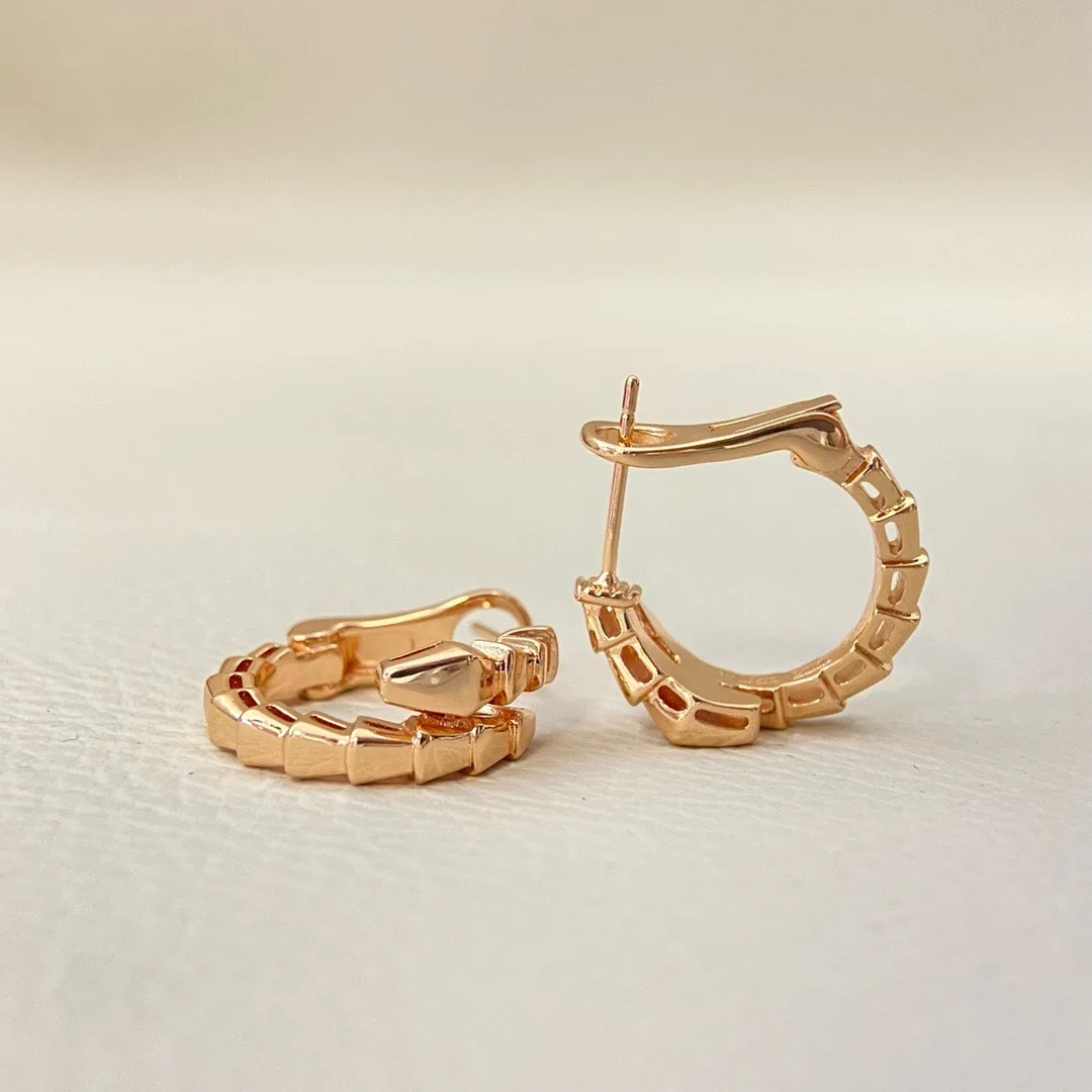 

The 2025 new Bogao version of smooth snake-ear earrings for women are personalized, fashionable, versatile, and exude a sense of
