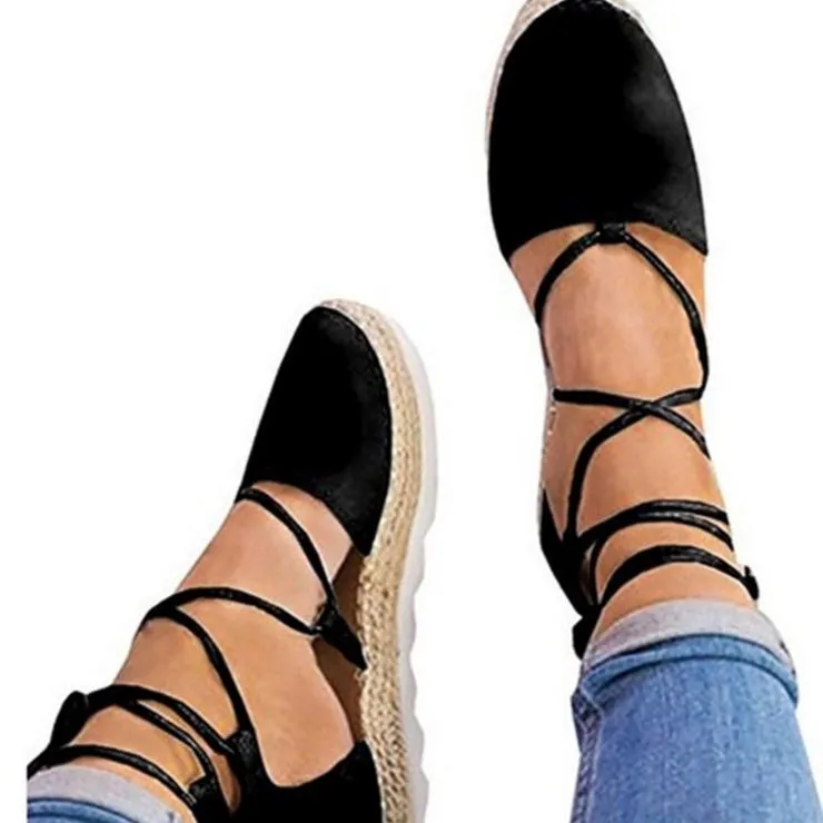 

Весенне-летние женские сандалии больших размеров с полыми заклепками, модные, с перекрестными ремешками, низким вырезом, из ПУ, на высоком каблуке, на платформе, без застежки