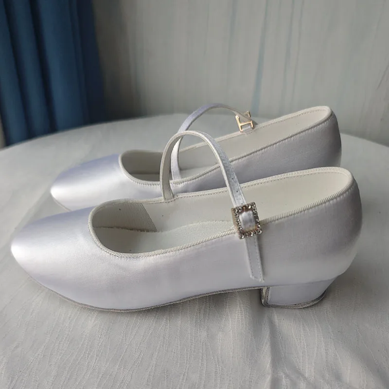 Salsa dancing shoes woman low heels 3cm Silk soft sole Girl modern dance shoes women practice closed toe children Dancing shoes