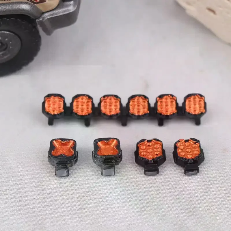 1/64 Scale Soldier Four Leaf Clover Lamp Searchlight Bumper Light Off-Road Pickup Truck Model Modification Accessories Gifts
